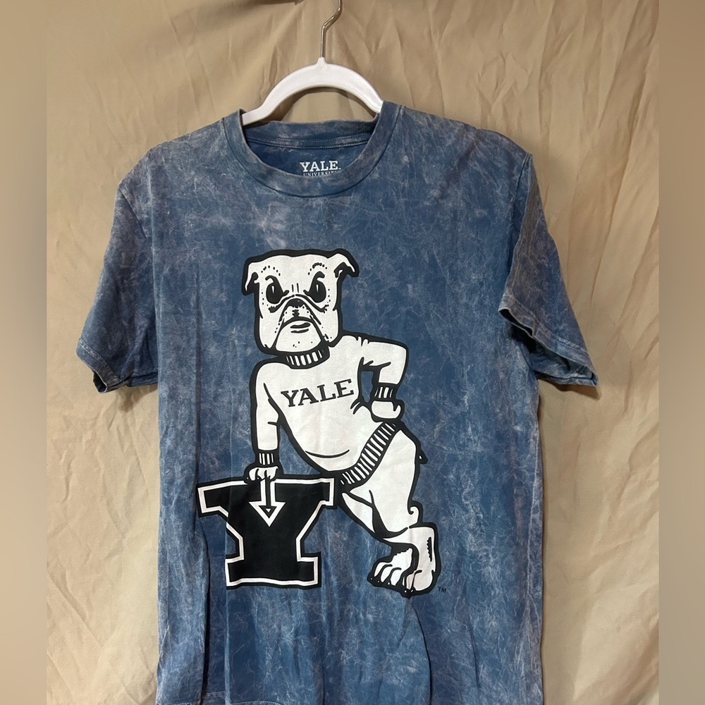 Yale university T-shirt